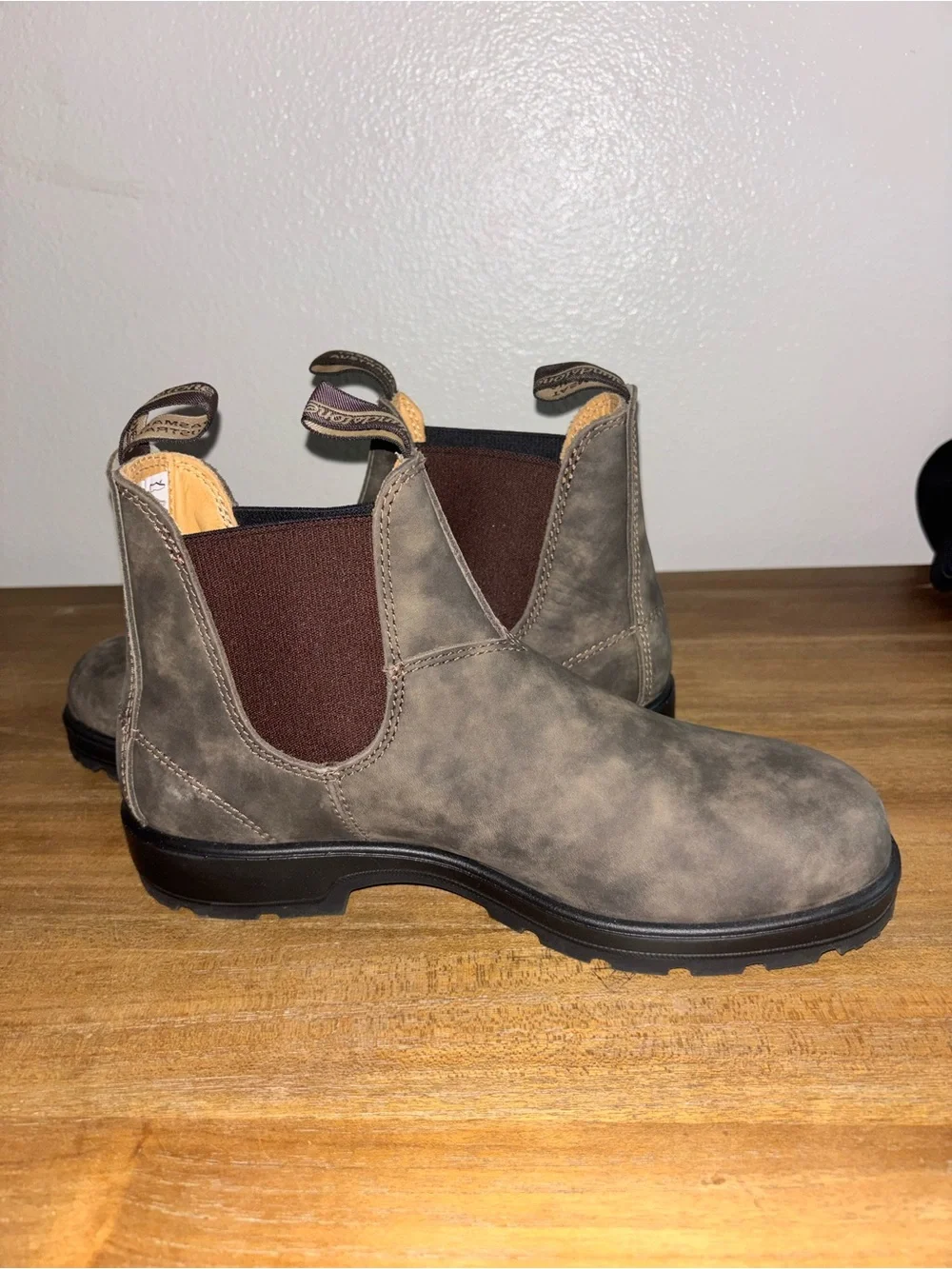 Blundstone 585 Classic men Chelsea Boots in Rustic Brown worn once